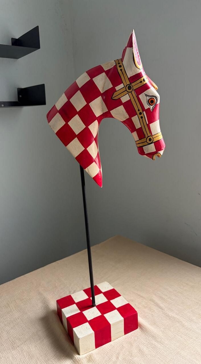 Horse head on stand (Red White checkered pattern)